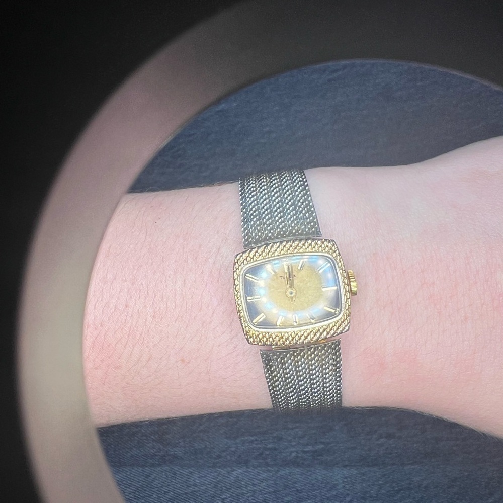 Vintage 1960's Timex Two-Toned Mesh Watch - Picture 4 of 16